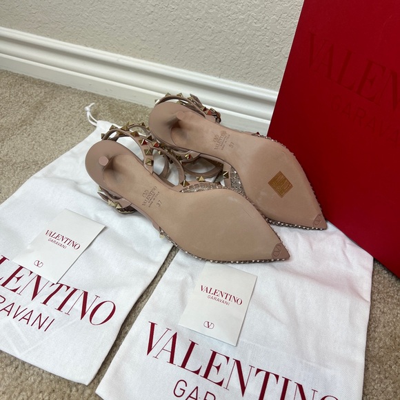 💕Valentine’s day Gift💕 VALENTINO GARAVANI
Rockstud 65 embellished leather pumps - Picture 7 of 10